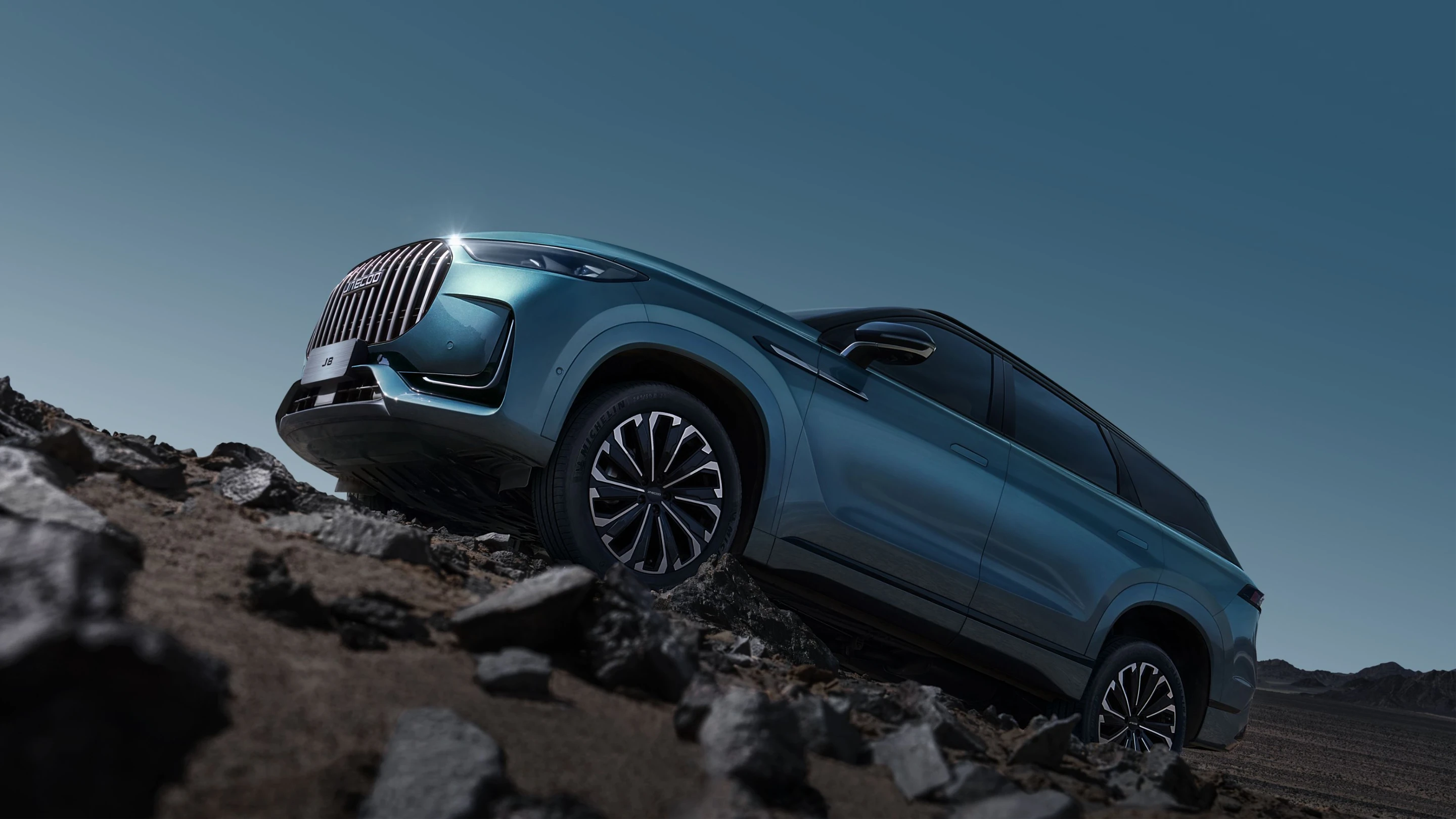 gambar mobil j8 ardis